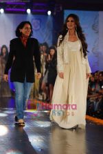 Urmila Matondkar walks the ramp for Krishna Mehta Show at Indian Princess in J W Marriott on 25th Sept 2010 (54).JPG